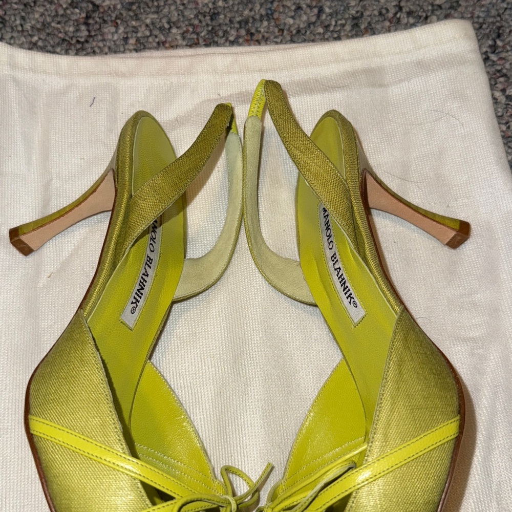 Manolo Blahnik Vibrant Green Pointed Heels - Picture 8 of 16